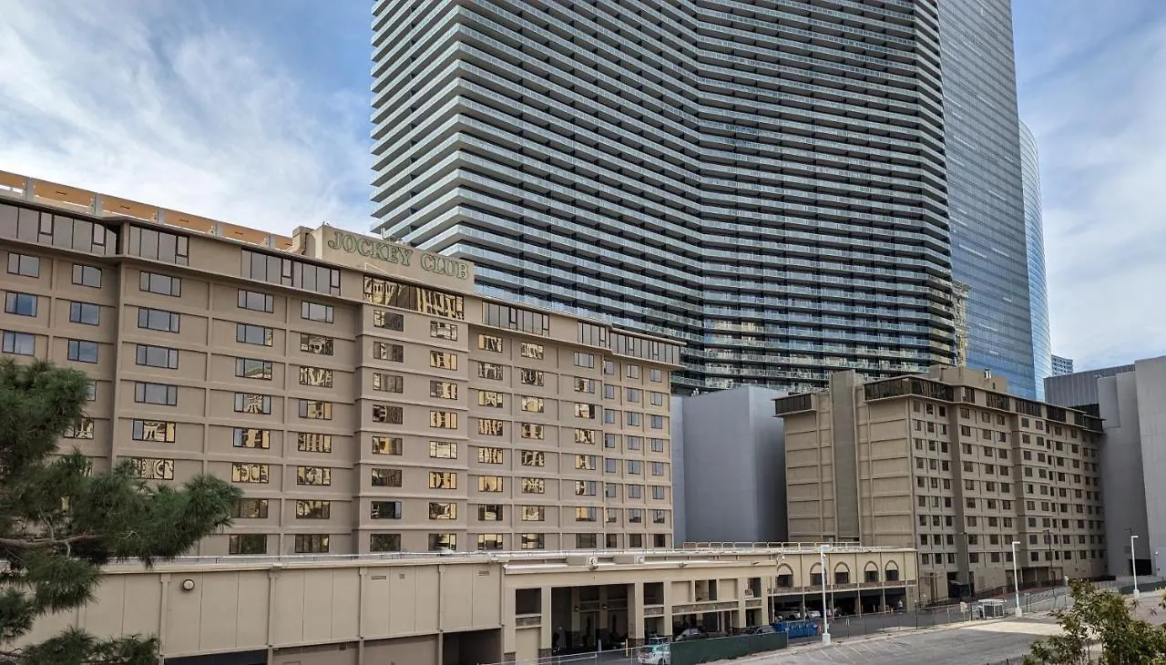 Aparthotel Suites At Jockey Club